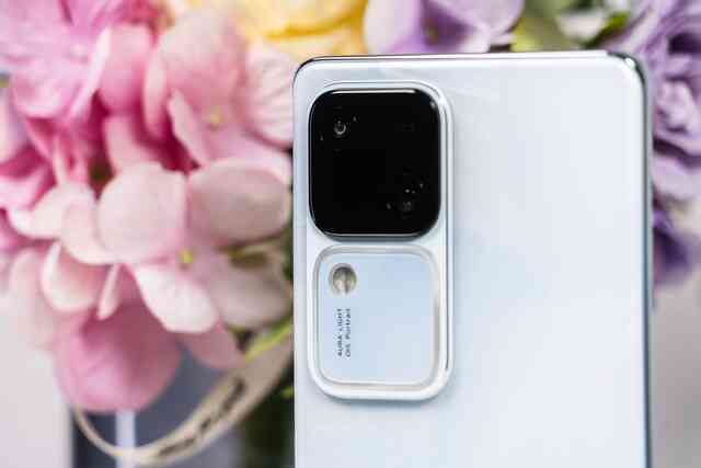 vivo ra mắt điện thoại chuyên selfie S18: 3 camera 50MP, Dimensity 9200+, giá 10,9 triệu đồng- Ảnh 4. vivo ra mắt điện thoại chuyên selfie S18: 3 camera 50MP, Dimensity 9200+, giá 10,9 triệu đồng- Ảnh 4.