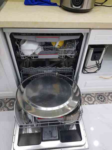 Tranh cãi chuyện giặt mũ bảo hiểm bằng máy rửa bát: Người ủng hộ, người lại thấy “rùng mình”