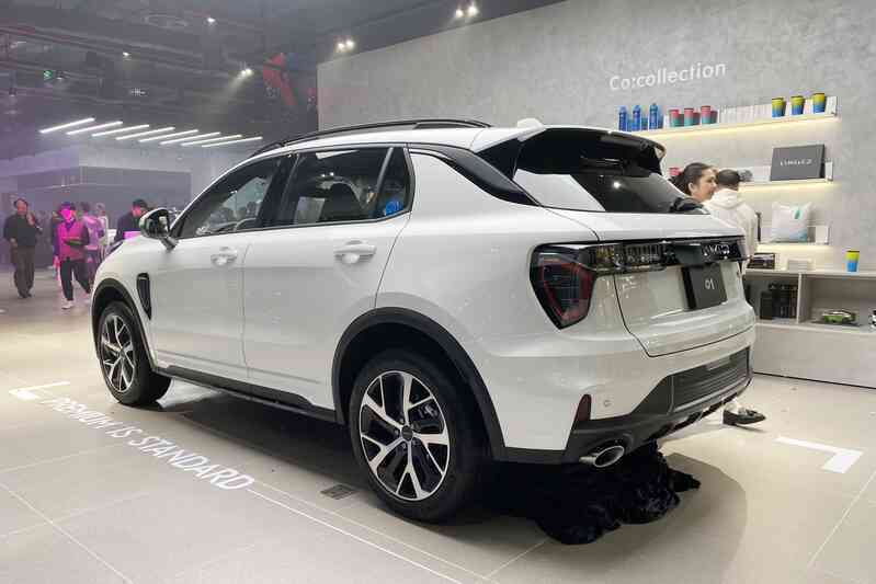 Ảnh thực tế Lynk & Co 01 vừa ra mắt VN: Cùng cỡ CX-5 nhưng trang bị cao cấp hơn hẳn, chờ giá để quyết định doanh số- Ảnh 3. Ảnh thực tế Lynk & Co 01 vừa ra mắt VN: Cùng cỡ CX-5 nhưng trang bị cao cấp hơn hẳn, chờ giá để quyết định doanh số- Ảnh 3.