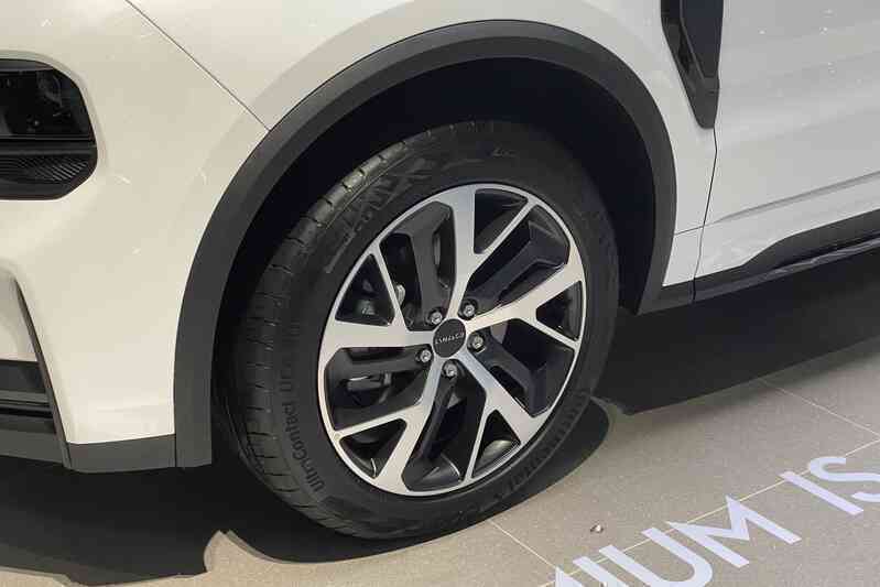 Ảnh thực tế Lynk & Co 01 vừa ra mắt VN: Cùng cỡ CX-5 nhưng trang bị cao cấp hơn hẳn, chờ giá để quyết định doanh số- Ảnh 4. Ảnh thực tế Lynk & Co 01 vừa ra mắt VN: Cùng cỡ CX-5 nhưng trang bị cao cấp hơn hẳn, chờ giá để quyết định doanh số- Ảnh 4.