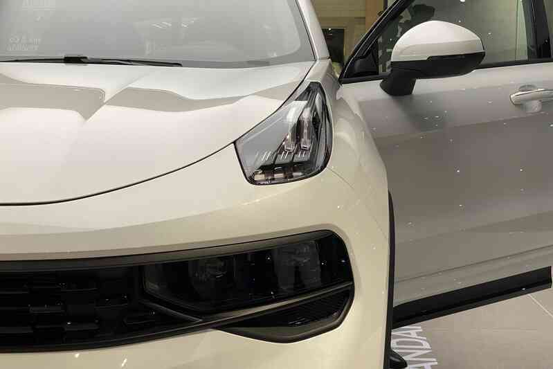 Ảnh thực tế Lynk & Co 01 vừa ra mắt VN: Cùng cỡ CX-5 nhưng trang bị cao cấp hơn hẳn, chờ giá để quyết định doanh số- Ảnh 5. Ảnh thực tế Lynk & Co 01 vừa ra mắt VN: Cùng cỡ CX-5 nhưng trang bị cao cấp hơn hẳn, chờ giá để quyết định doanh số- Ảnh 5.