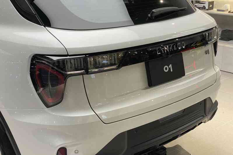 Ảnh thực tế Lynk & Co 01 vừa ra mắt VN: Cùng cỡ CX-5 nhưng trang bị cao cấp hơn hẳn, chờ giá để quyết định doanh số- Ảnh 6. Ảnh thực tế Lynk & Co 01 vừa ra mắt VN: Cùng cỡ CX-5 nhưng trang bị cao cấp hơn hẳn, chờ giá để quyết định doanh số- Ảnh 6.