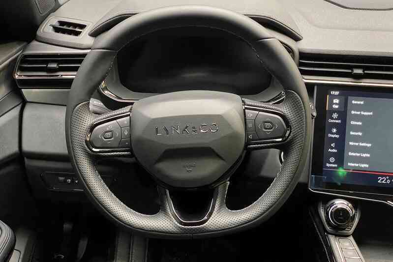 Ảnh thực tế Lynk & Co 01 vừa ra mắt VN: Cùng cỡ CX-5 nhưng trang bị cao cấp hơn hẳn, chờ giá để quyết định doanh số- Ảnh 8. Ảnh thực tế Lynk & Co 01 vừa ra mắt VN: Cùng cỡ CX-5 nhưng trang bị cao cấp hơn hẳn, chờ giá để quyết định doanh số- Ảnh 8.