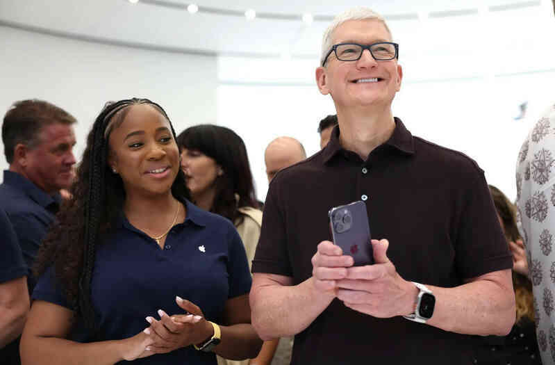 CEO Tim Cook tiết lộ những kỹ năng Apple tìm kiếm khi “săn” nhân tài: Phải tin rằng 1+1=3