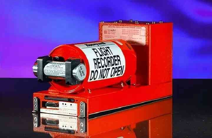 Tại sao mọi thứ đều bị phá hủy trong một vụ tai nạn máy bay ngoại trừ hộp đen?