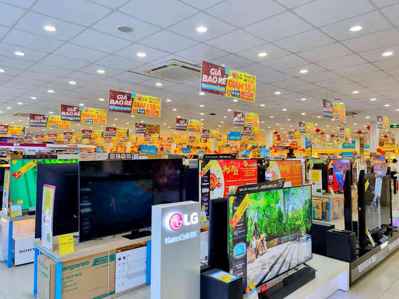 Tivi, tủ lạnh, máy giặt... hàng trưng bày ồ ạt đại giá giá gần 90%, có nên mua?- Ảnh 3. Tivi, tủ lạnh, máy giặt... hàng trưng bày ồ ạt đại giá giá gần 90%, có nên mua?- Ảnh 3.