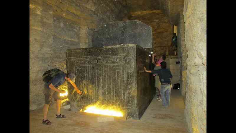 Bí ẩn về quan tài khổng lồ của đền Saqqara Serapeum ở Ai Cập