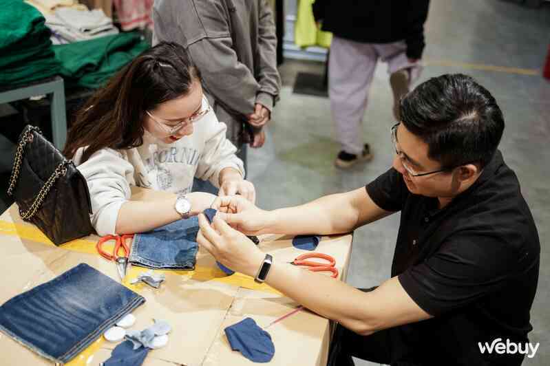 Samfan Hà Nội tự chế ốp lưng, pop socket từ quần jeans cũ, đi workshop vui còn có quà mang về- Ảnh 7. Samfan Hà Nội tự chế ốp lưng, pop socket từ quần jeans cũ, đi workshop vui còn có quà mang về- Ảnh 7.
