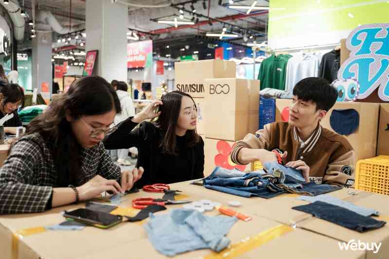 Samfan Hà Nội tự chế ốp lưng, pop socket từ quần jeans cũ, đi workshop vui còn có quà mang về- Ảnh 8. Samfan Hà Nội tự chế ốp lưng, pop socket từ quần jeans cũ, đi workshop vui còn có quà mang về- Ảnh 8.