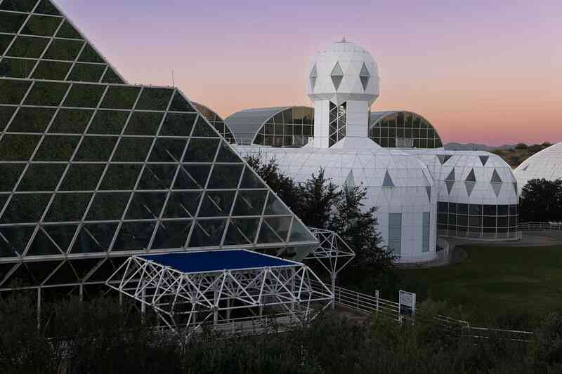 Biosphere 2: Hệ sinh thái khép kín lớn nhất thế giới, có đại dương mô phỏng và môi trường sống thám hiểm không gian!