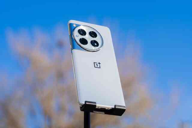 Cuộc đua độ sáng màn hình không hồi kết: OnePlus ra mắt smartphone có màn hình sáng 4500 nits cao nhất thế giới- Ảnh 4. Cuộc đua độ sáng màn hình không hồi kết: OnePlus ra mắt smartphone có màn hình sáng 4500 nits cao nhất thế giới- Ảnh 4.