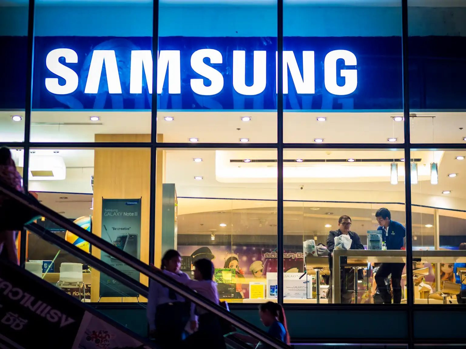 Người dân quốc gia này rất lạ: Mua điện thoại là chỉ chọn iPhone hoặc Samsung - Hãng khác không cần biết- Ảnh 2. Người dân quốc gia này rất lạ: Mua điện thoại là chỉ chọn iPhone hoặc Samsung - Hãng khác không cần biết- Ảnh 2.