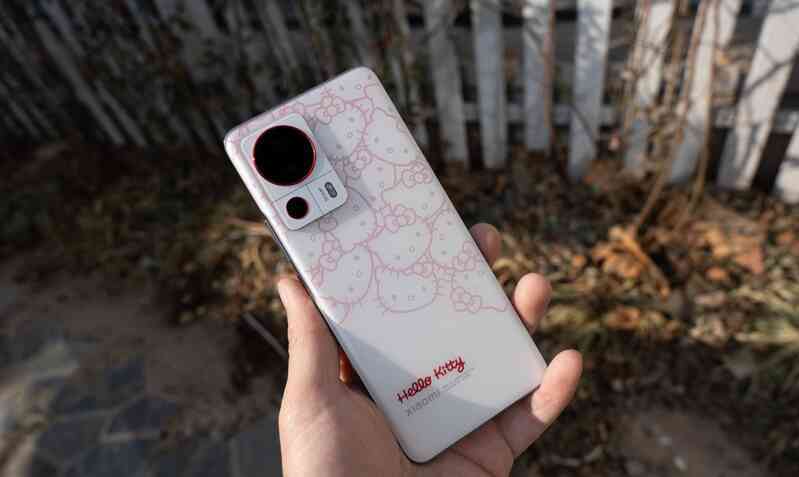 Ảnh thực tế điện thoại Hello Kitty: Quà tặng dành cho hội chị em ngày Valentine - Ảnh 12. Ảnh thực tế điện thoại Hello Kitty: Quà tặng dành cho hội chị em ngày Valentine - Ảnh 12.