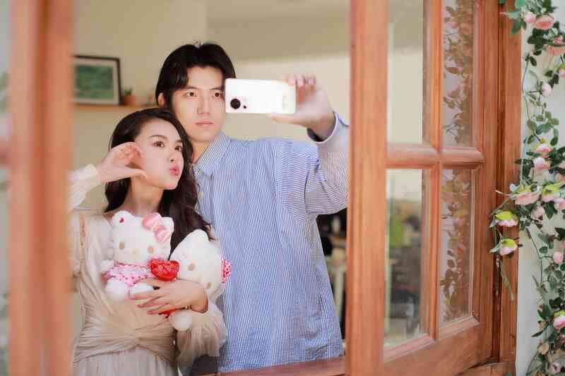 Ảnh thực tế điện thoại Hello Kitty: Quà tặng dành cho hội chị em ngày Valentine - Ảnh 13. Ảnh thực tế điện thoại Hello Kitty: Quà tặng dành cho hội chị em ngày Valentine - Ảnh 13.