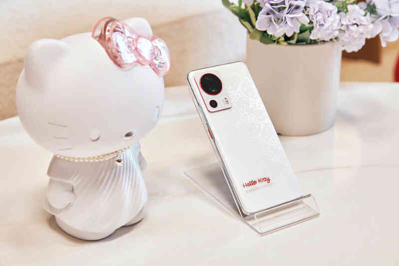 Ảnh thực tế điện thoại Hello Kitty: Quà tặng dành cho hội chị em ngày Valentine - Ảnh 10. Ảnh thực tế điện thoại Hello Kitty: Quà tặng dành cho hội chị em ngày Valentine - Ảnh 10.