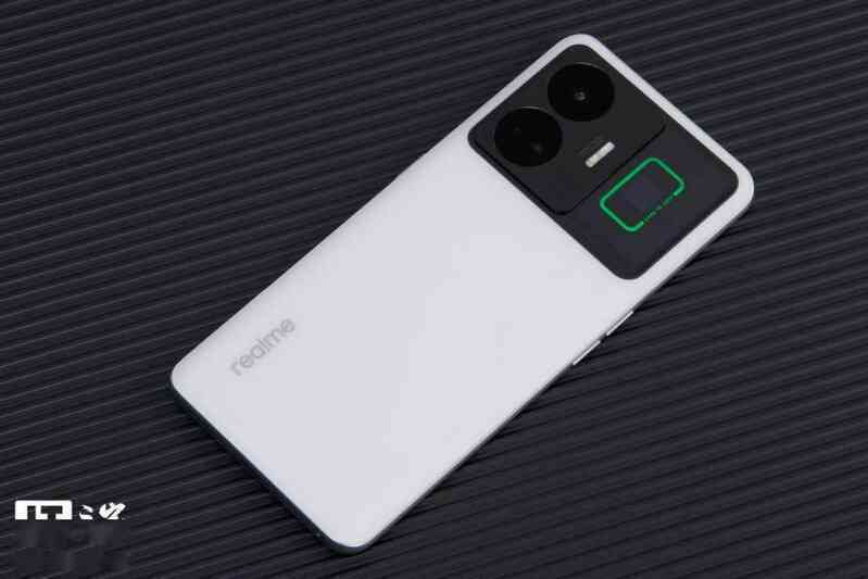 Từng một thời là 'đồ đệ' của OPPO, nay Realme đang mưu đồ vượt mặt cả 'sư phụ' - Ảnh 5.