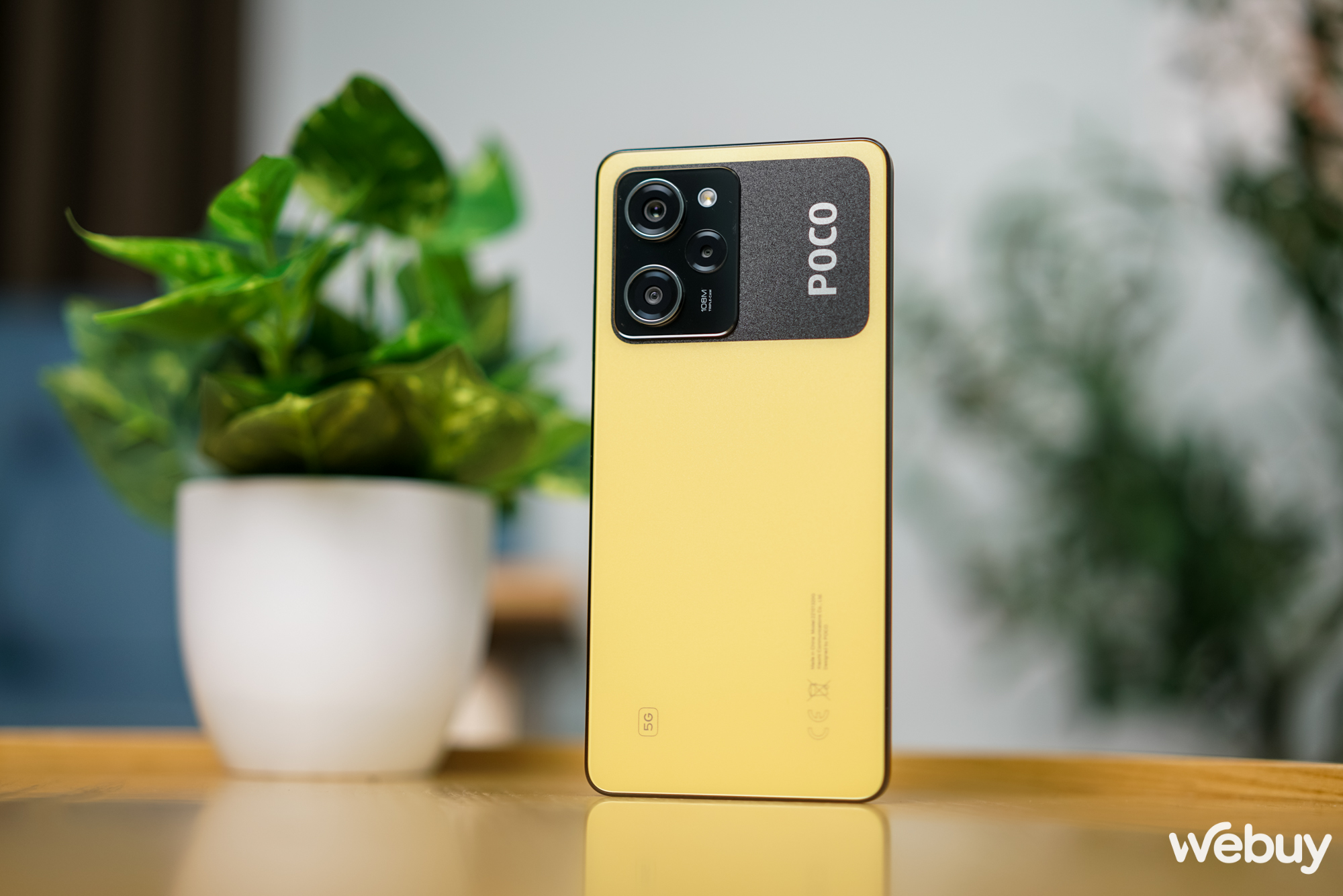 Mở hộp POCO X5 Pro tại Việt Nam: Tông vàng đen lạ mắt, màn hình 120Hz và camera 108MP - Ảnh 2. Mở hộp POCO X5 Pro tại Việt Nam: Tông vàng đen lạ mắt, màn hình 120Hz và camera 108MP - Ảnh 2.