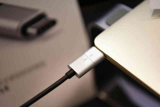 Video "độ" iPhone có cả cổng USB-C và Lightning