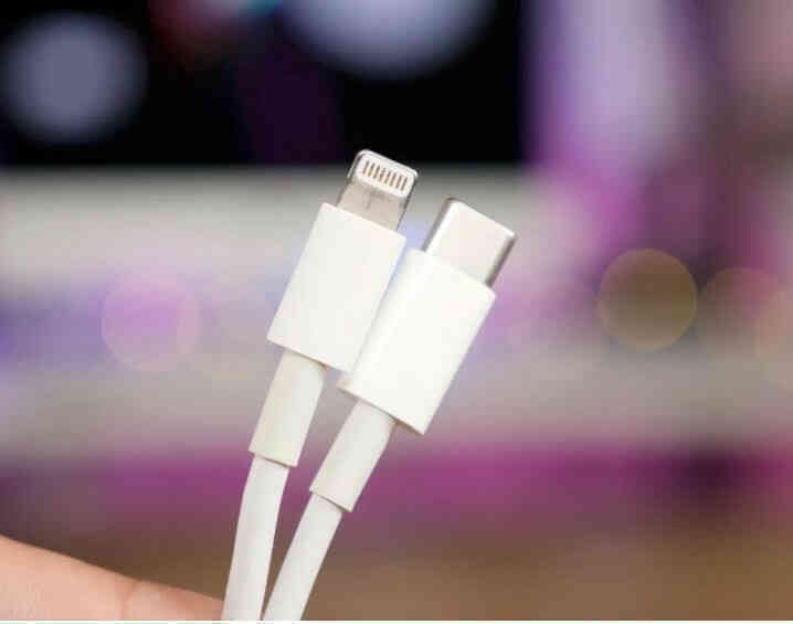 'Cha đẻ iPod': Buộc iPhone dùng USB-C là điều đúng đắn