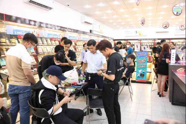 FPT Shop mở bán Galaxy S23 Series sớm bậc nhất tại Việt Nam - Ảnh 2. FPT Shop mở bán Galaxy S23 Series sớm bậc nhất tại Việt Nam - Ảnh 2.