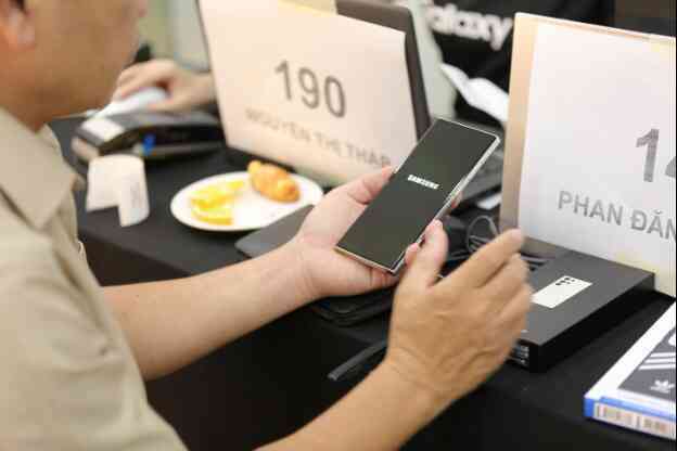 FPT Shop mở bán Galaxy S23 Series sớm bậc nhất tại Việt Nam - Ảnh 3. FPT Shop mở bán Galaxy S23 Series sớm bậc nhất tại Việt Nam - Ảnh 3.