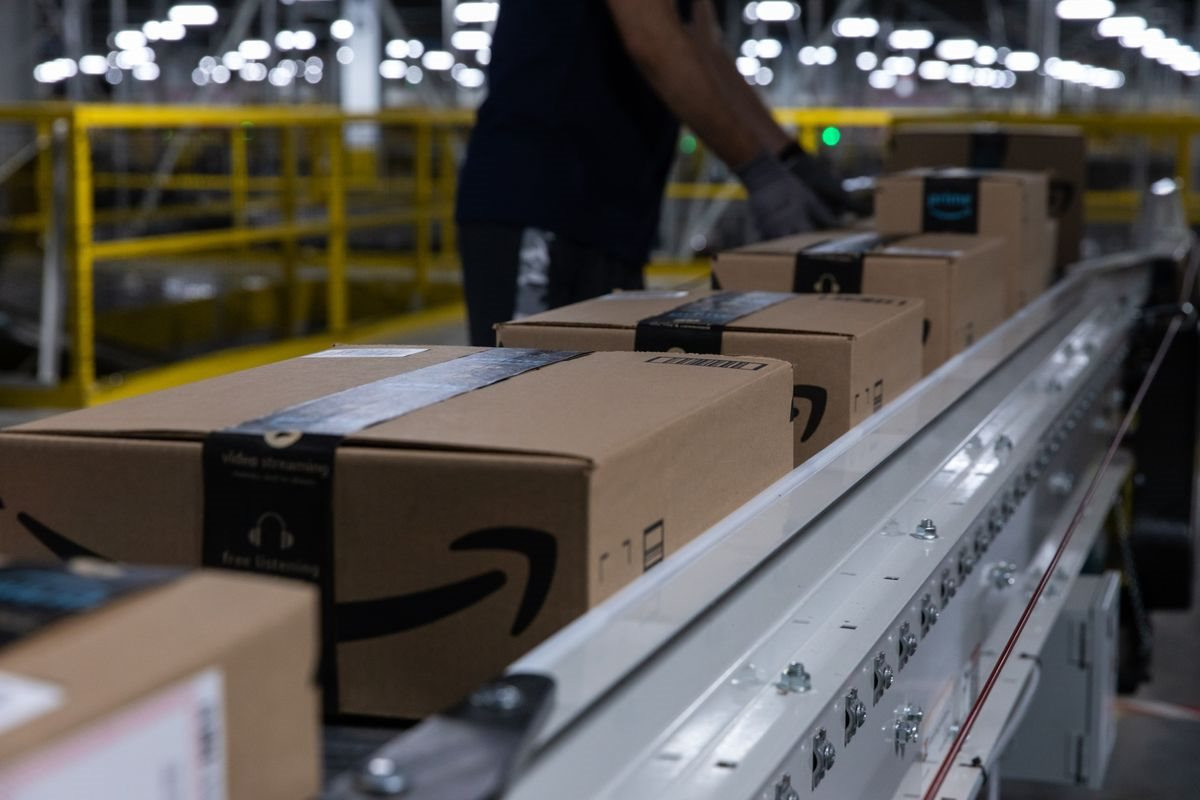 Bí mật động trời bên trong Amazon - công ty tự xưng là doanh nghiệp tốt nhất Trái Đất: Lén lút sa thải, nhân viên chỉ ước được ‘đối xử tử tế hơn’ - Ảnh 2. Bí mật động trời bên trong Amazon - công ty tự xưng là doanh nghiệp tốt nhất Trái Đất: Lén lút sa thải, nhân viên chỉ ước được ‘đối xử tử tế hơn’ - Ảnh 2.