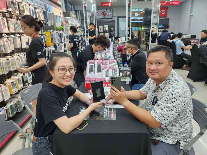 Độc lạ Samsung: Từng có giá 50 triệu, smartphone này mất 99% giá trị khi thu cũ đổi mới - Ảnh 7. Độc lạ Samsung: Từng có giá 50 triệu, smartphone này mất 99% giá trị khi thu cũ đổi mới - Ảnh 7.