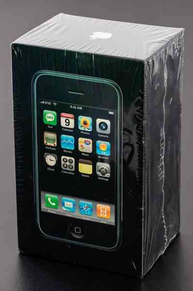 Lý do khiến chiếc iPhone 16 năm tuổi được bán với giá hơn 63.000 USD