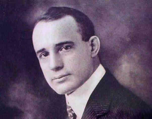 Sự thật gây sốc về Napoleon Hill - tác giả cuốn ‘Think and Grow Rich’, người khai sáng dòng sách 'self help': Là kẻ lừa đảo không hơn không kém, cuộc đời kịch tính hơn phim - Ảnh 2. Sự thật gây sốc về Napoleon Hill - tác giả cuốn ‘Think and Grow Rich’, người khai sáng dòng sách 'self help': Là kẻ lừa đảo không hơn không kém, cuộc đời kịch tính hơn phim - Ảnh 2.