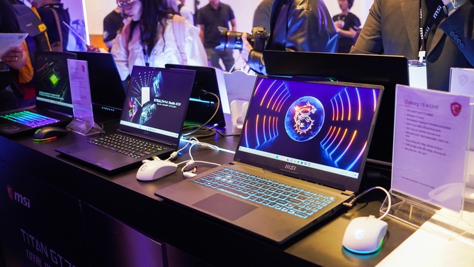 Laptop chơi game mới lên kệ, giá khởi điểm từ 150 triệu đồng