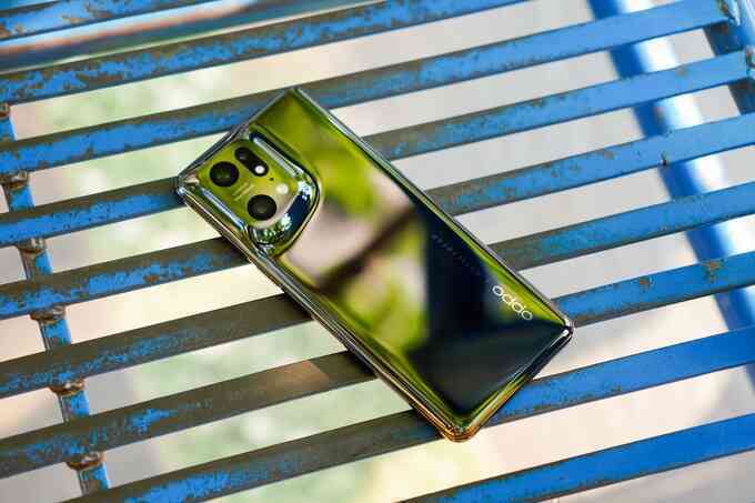 Loạt smartphone cao cấp giảm giá mạnh cuối tháng 2 - 3