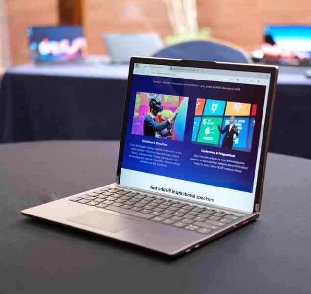 'Độc lạ' laptop màn hình cuộn của Lenovo, trông chẳng giống ai nhưng có khi coder lại cần