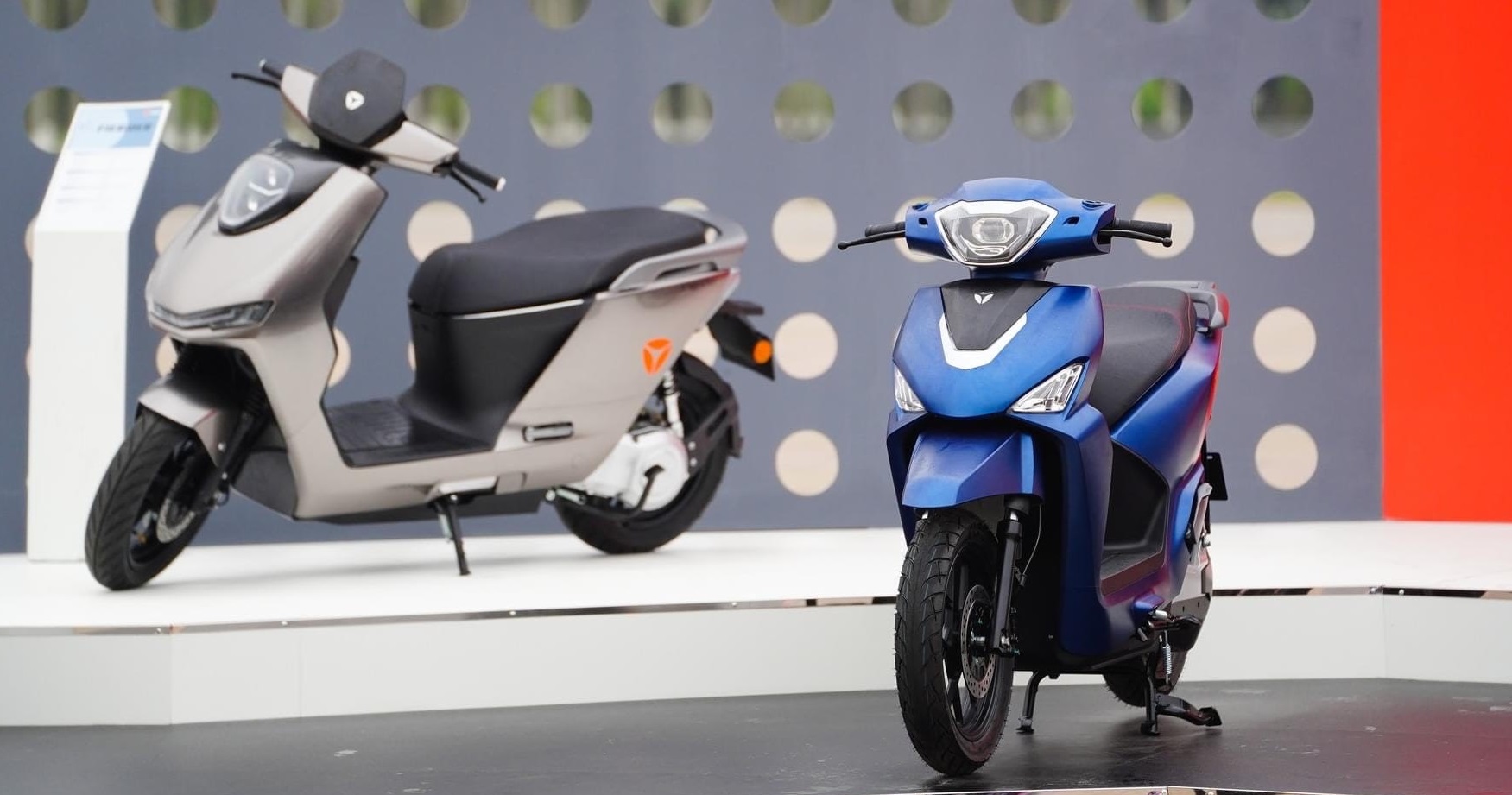 Đòi cạnh tranh với cả Honda Vision và VinFast Vento S, mẫu xe máy điện mới giá từ 26 triệu đồng có gì hot?