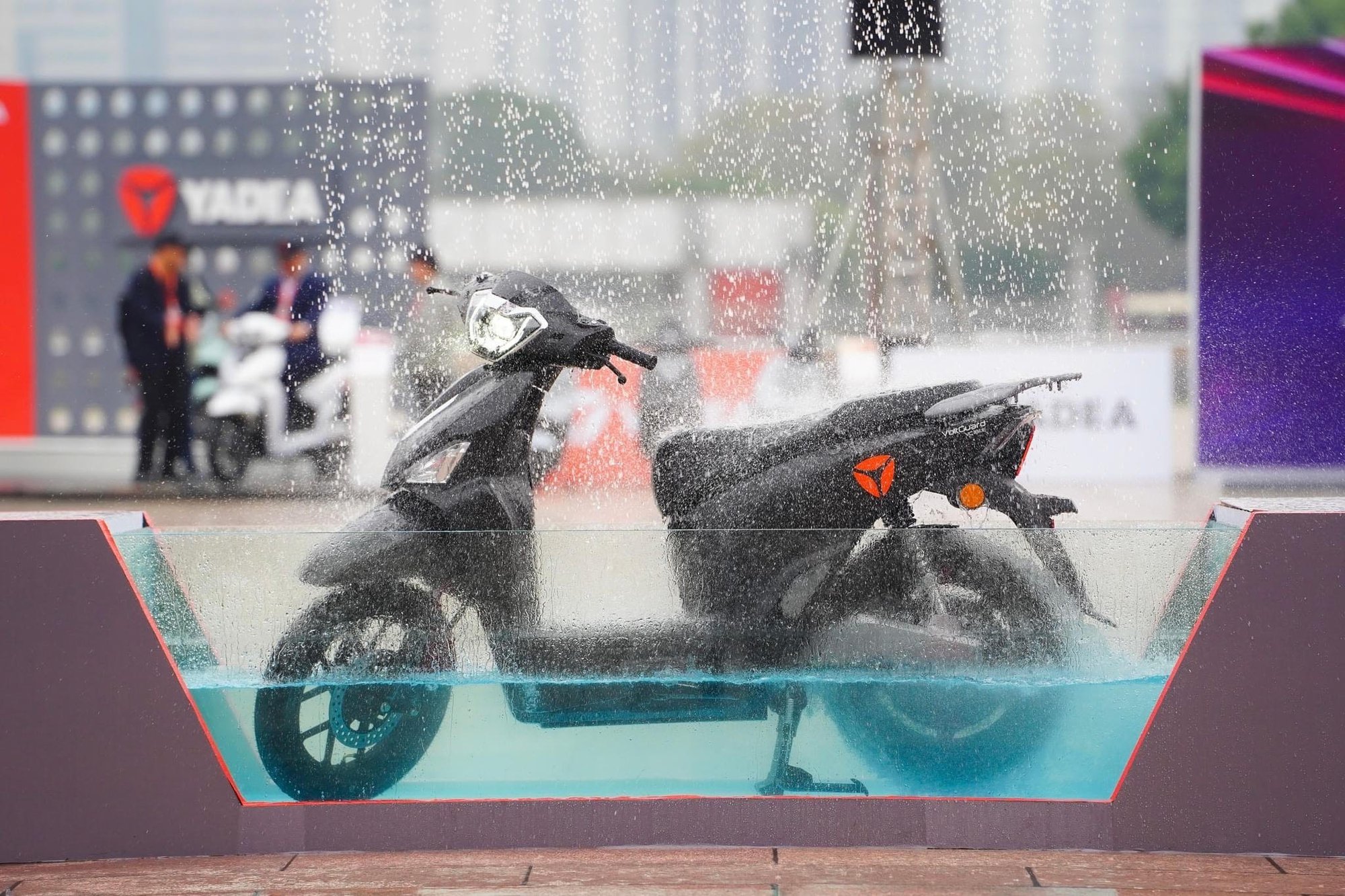 Đòi cạnh tranh với cả Honda Vision và VinFast Vento S, mẫu xe máy điện mới giá từ 26 triệu đồng có gì hot? - Ảnh 2. Đòi cạnh tranh với cả Honda Vision và VinFast Vento S, mẫu xe máy điện mới giá từ 26 triệu đồng có gì hot? - Ảnh 2.