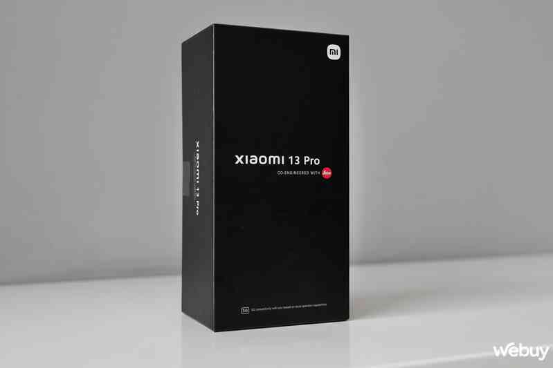 Mở hộp Xiaomi 13 Pro chính hãng: Mặt lưng gốm, camera Leica 1 inch, chống nước IP68, giá 30 triệu