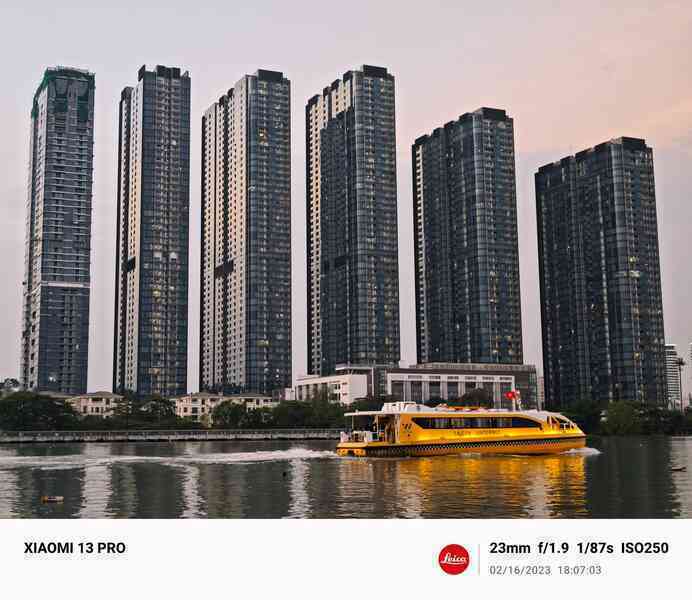 Mở hộp Xiaomi 13 Pro chính hãng: Mặt lưng gốm, camera Leica 1 inch, chống nước IP68, giá 30 triệu