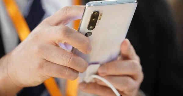 Thị phần Apple, Samsung lung lay bởi một công ty Trung Quốc, tự tin đối đầu bằng sản phẩm cao cấp giá hơn 1.000 USD