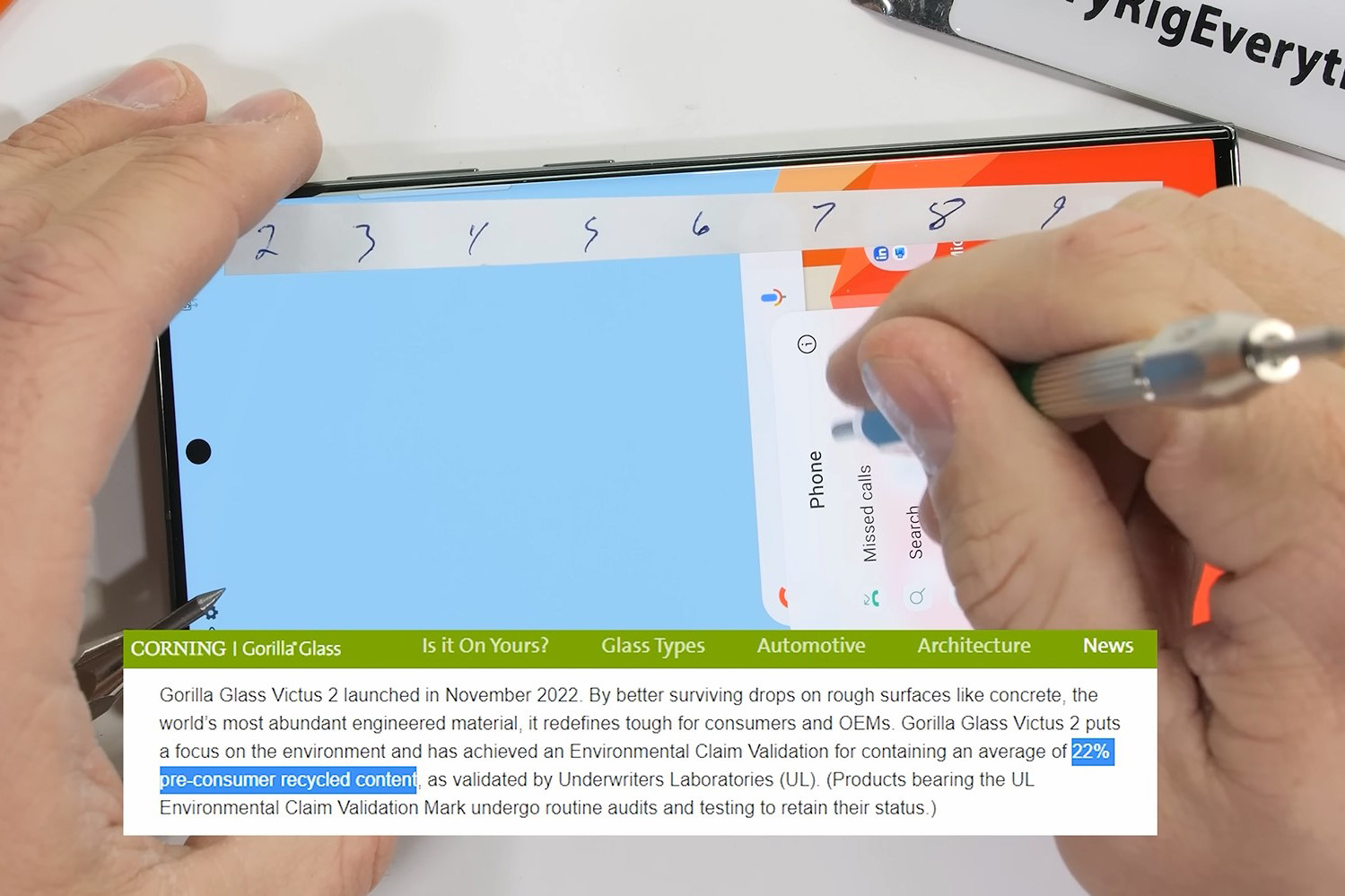 Galaxy S23 Ultra vượt thử thách của YouTuber chuyên hủy diệt smartphone