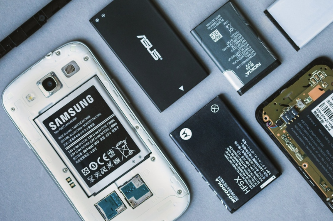 EU có thể mang pin rời trở lại smartphone