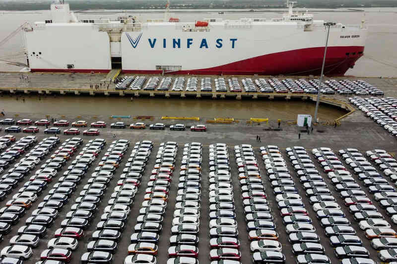 VinFast hoãn giao xe điện cho khách Mỹ đến cuối tháng 2 để cập nhật phần mềm