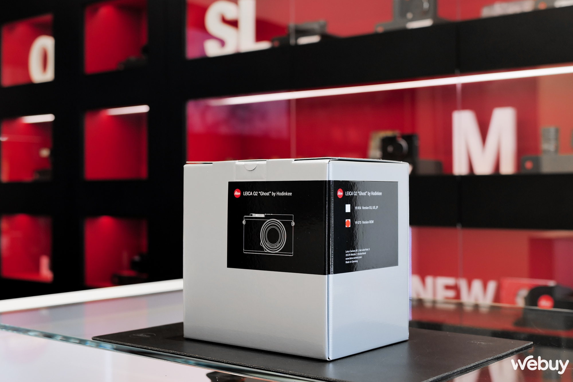 Mở hộp máy ảnh hạng sang Leica Q2 Ghost Edition: Màu xám xi măng, lấy ý tưởng từ đồng hồ Rolex hiếm - Ảnh 2. Mở hộp máy ảnh hạng sang Leica Q2 Ghost Edition: Màu xám xi măng, lấy ý tưởng từ đồng hồ Rolex hiếm - Ảnh 2.