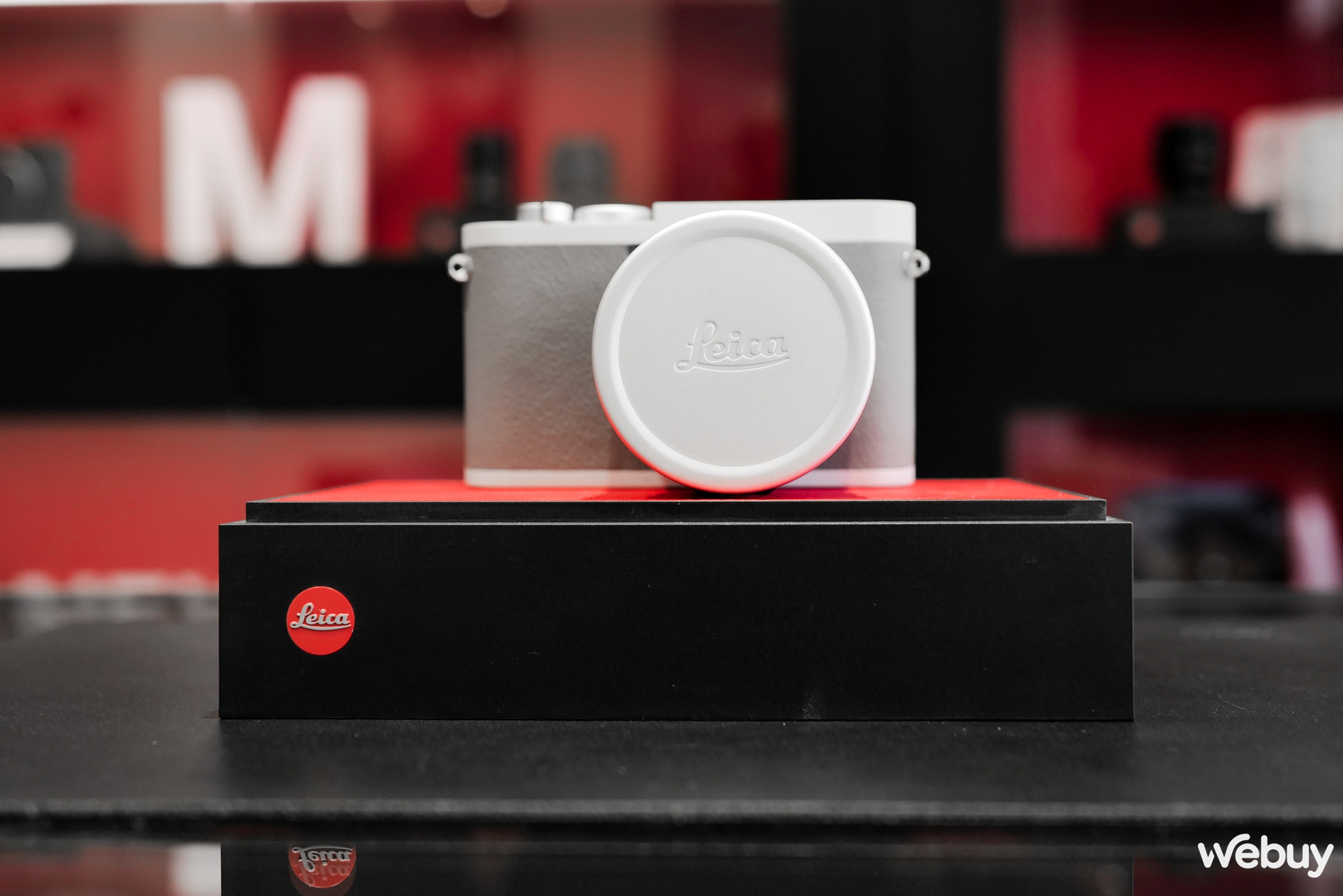 Mở hộp máy ảnh hạng sang Leica Q2 Ghost Edition: Màu xám xi măng, lấy ý tưởng từ đồng hồ Rolex hiếm - Ảnh 6. Mở hộp máy ảnh hạng sang Leica Q2 Ghost Edition: Màu xám xi măng, lấy ý tưởng từ đồng hồ Rolex hiếm - Ảnh 6.