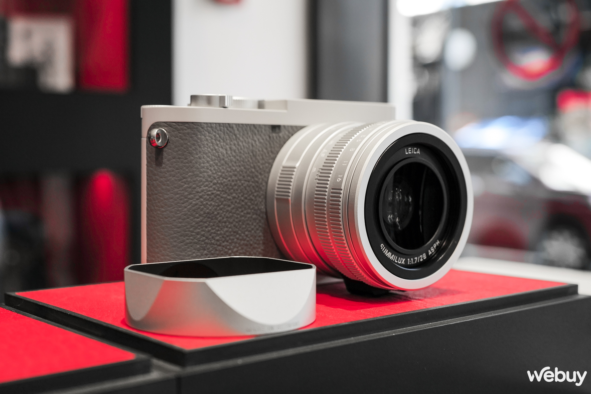 Mở hộp máy ảnh hạng sang Leica Q2 Ghost Edition: Màu xám xi măng, lấy ý tưởng từ đồng hồ Rolex hiếm - Ảnh 7. Mở hộp máy ảnh hạng sang Leica Q2 Ghost Edition: Màu xám xi măng, lấy ý tưởng từ đồng hồ Rolex hiếm - Ảnh 7.