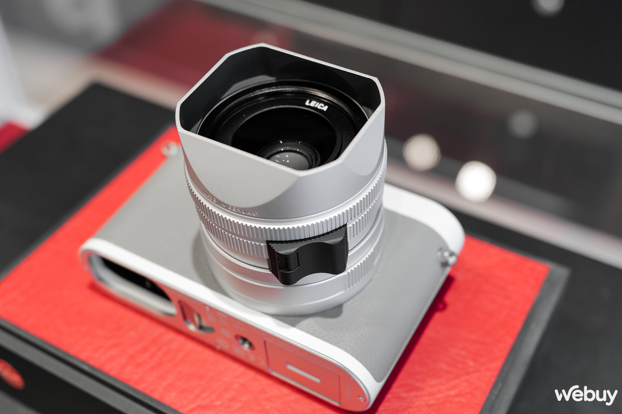 Mở hộp máy ảnh hạng sang Leica Q2 Ghost Edition: Màu xám xi măng, lấy ý tưởng từ đồng hồ Rolex hiếm - Ảnh 9. Mở hộp máy ảnh hạng sang Leica Q2 Ghost Edition: Màu xám xi măng, lấy ý tưởng từ đồng hồ Rolex hiếm - Ảnh 9.