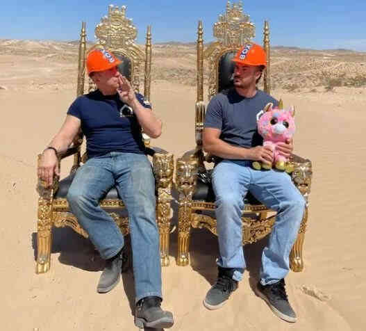Startup lừa cả Elon Musk: Nổ tạo ra cách mạng nhà siêu nhỏ, nhận 100 triệu USD đặt cọc nhưng mỗi ngày chỉ lắp 2 chiếc, lãnh đạo bị tố che giấu tài sản - Ảnh 2. Startup lừa cả Elon Musk: Nổ tạo ra cách mạng nhà siêu nhỏ, nhận 100 triệu USD đặt cọc nhưng mỗi ngày chỉ lắp 2 chiếc, lãnh đạo bị tố che giấu tài sản - Ảnh 2.