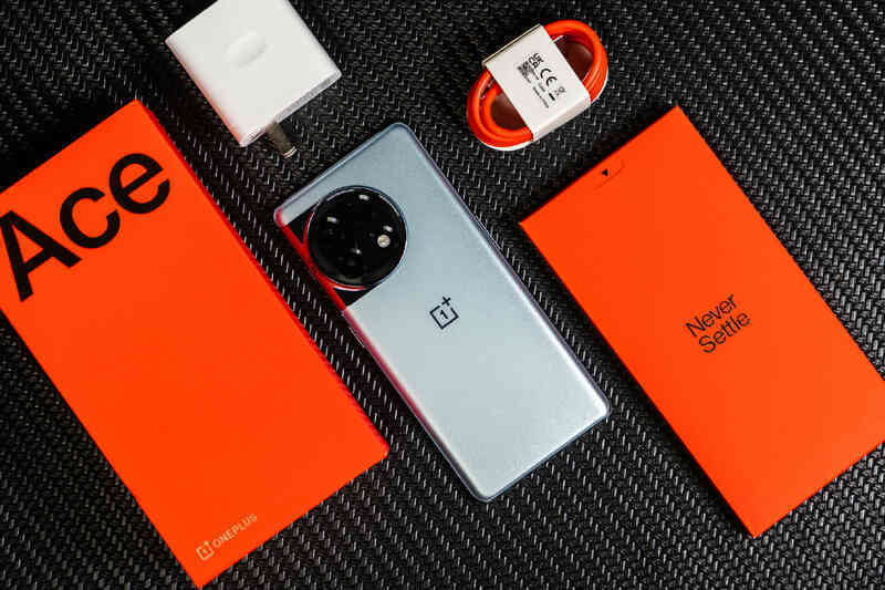 OnePlus Ace 2 (OnePlus 11R) ra mắt: Snapdragon 8+ Gen 1, sạc 100W, giá từ 9,7 triệu đồng