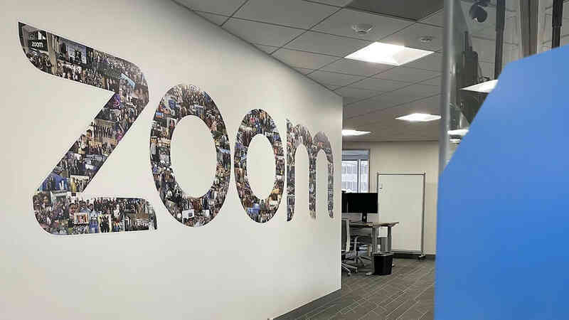 Zoom đuổi việc 1.300 nhân viên, CEO xin lỗi và tuyên bố tự giảm tới 98% lương, không nhận thưởng