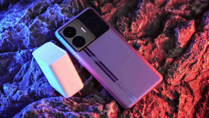 realme ra mắt điện thoại sạc 240W nhanh nhất thế giới, giá chỉ hơn 11 triệu đồng