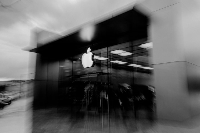 'Chúa tể hắc ám' Apple: Đối tác sợ tới mức không dám nhắc tên, tự tạo ra 'luật rừng' bất di, bất dịch trong giới công nghệ - Ảnh 1. 'Chúa tể hắc ám' Apple: Đối tác sợ tới mức không dám nhắc tên, tự tạo ra 'luật rừng' bất di, bất dịch trong giới công nghệ - Ảnh 1.