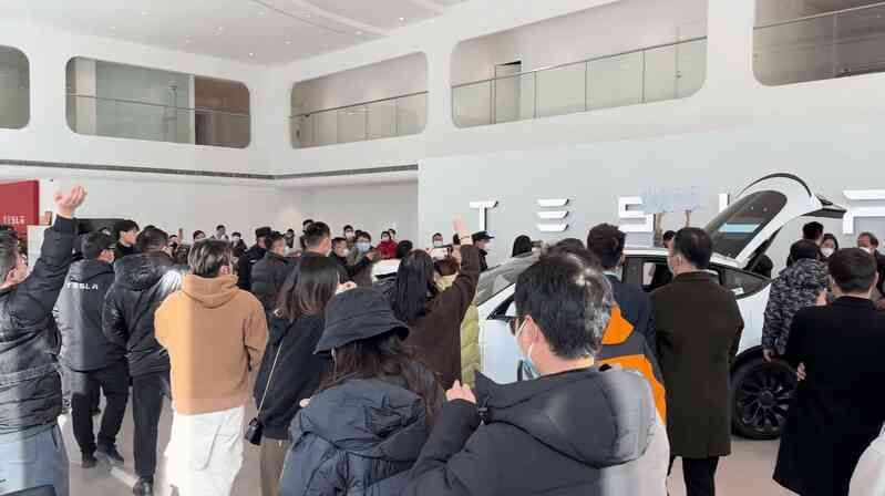 Tesla đã khơi mào cuộc chiến giá cả với cả ngành sản xuất xe hơi và đang âm thầm ‘hớt váng’ - Ảnh 2. Tesla đã khơi mào cuộc chiến giá cả với cả ngành sản xuất xe hơi và đang âm thầm ‘hớt váng’ - Ảnh 2.